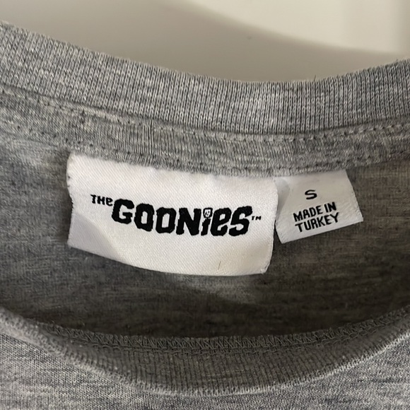Official goonies truffle shuffle tee size s - Picture 2 of 2